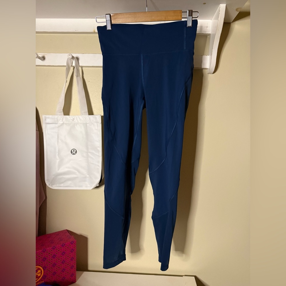 Lululemon Navy Blue 24” High-Rise Pockets 7/8  Leggings Size 6 💎EUC - Picture 4 of 5